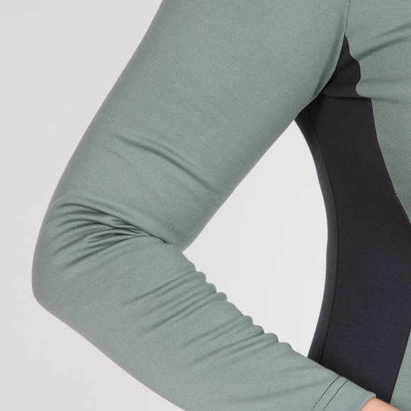 Платье с вертикальными контрастными вставками шир.  580, рис. 13