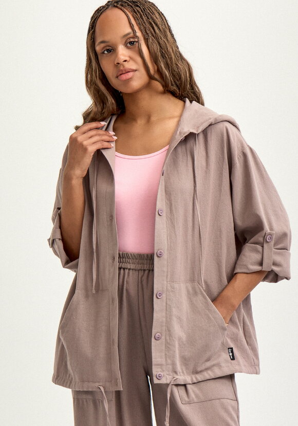 Пыльник изо льна с капюшоном шир.  580, рис. 1