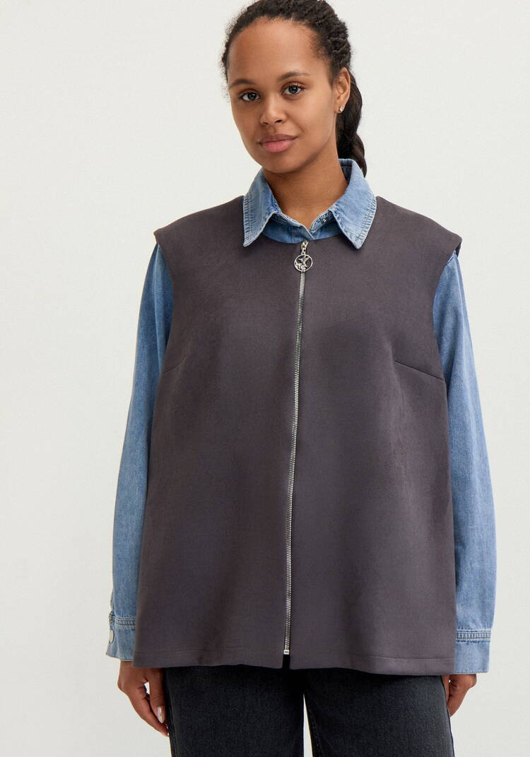 Жилет на молнии из замши шир.  750, рис. 12