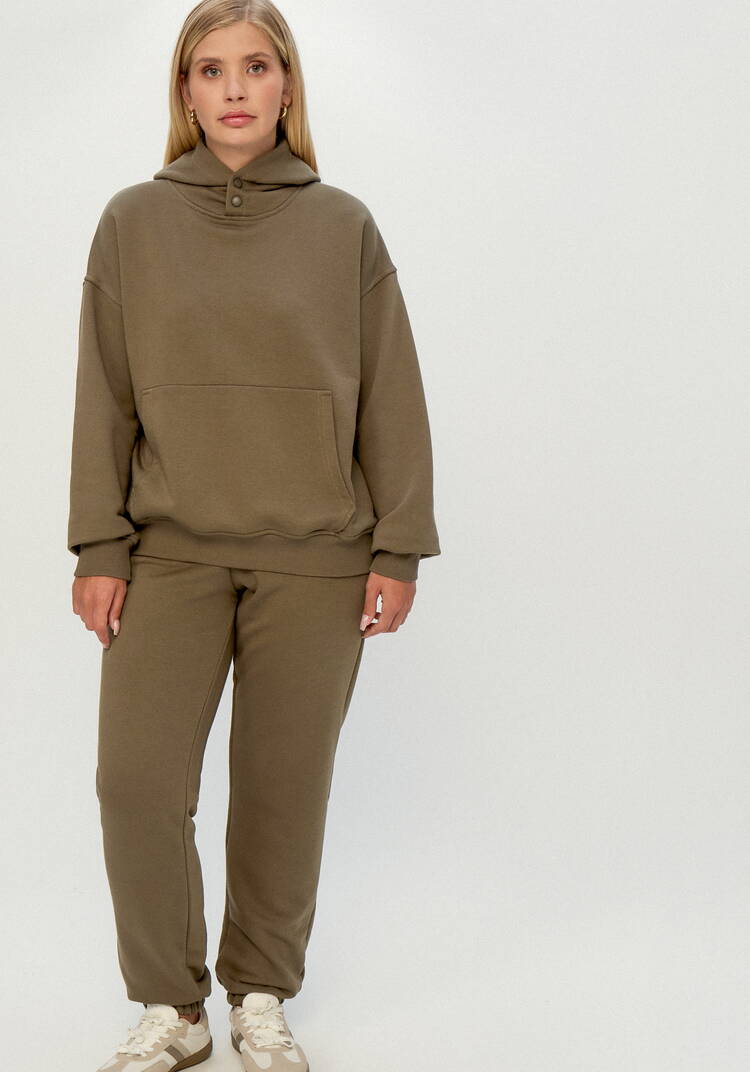 Брюки джоггеры с карманами на резинке шир.  750, рис. 25