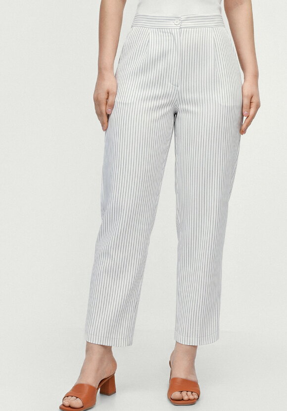 Костюм из жакета и брюк в полоску шир.  580, рис. 22