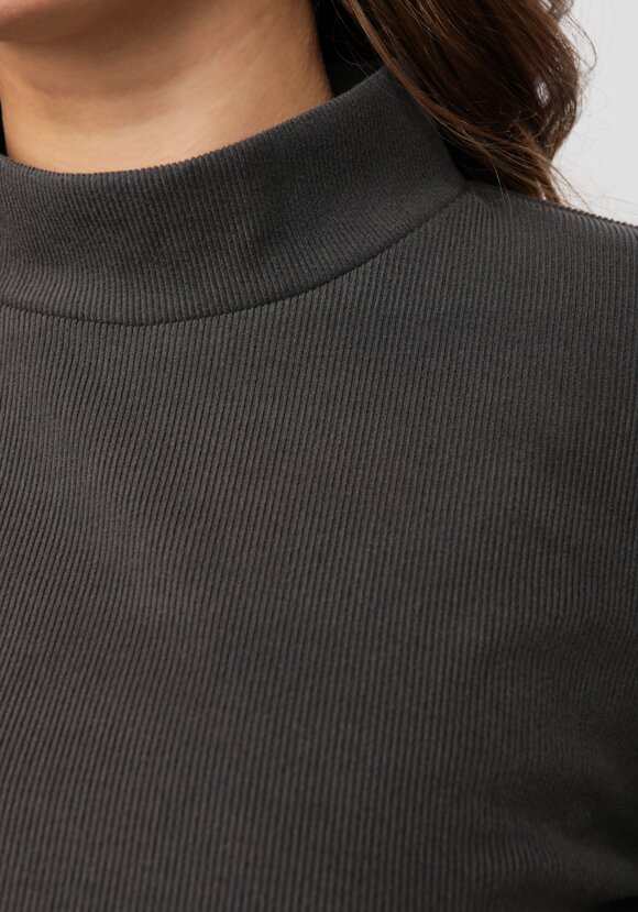 Водолазка прямого кроя шир.  580, рис. 25