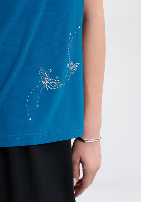 Блуза с оригинальным рукавом и стразами шир.  580, рис. 21