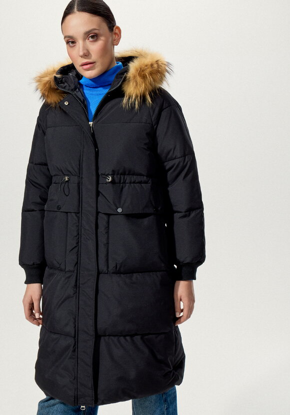 Пальто с меховой опушкой по капюшону шир.  580, рис. 18