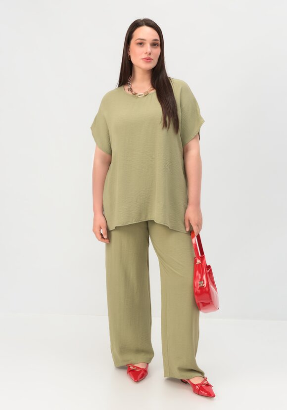 Блуза базовая со спущенной линией плеча шир.  580, рис. 40