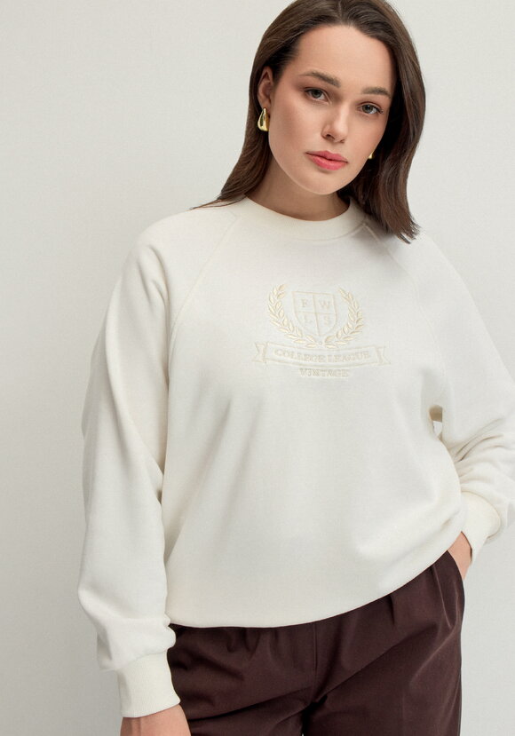 Свитшот с декором на груди шир.  580, рис. 14