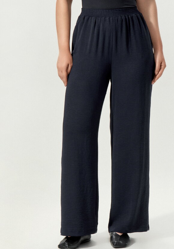 Брюки свободные на резинке по поясу шир.  580, рис. 19