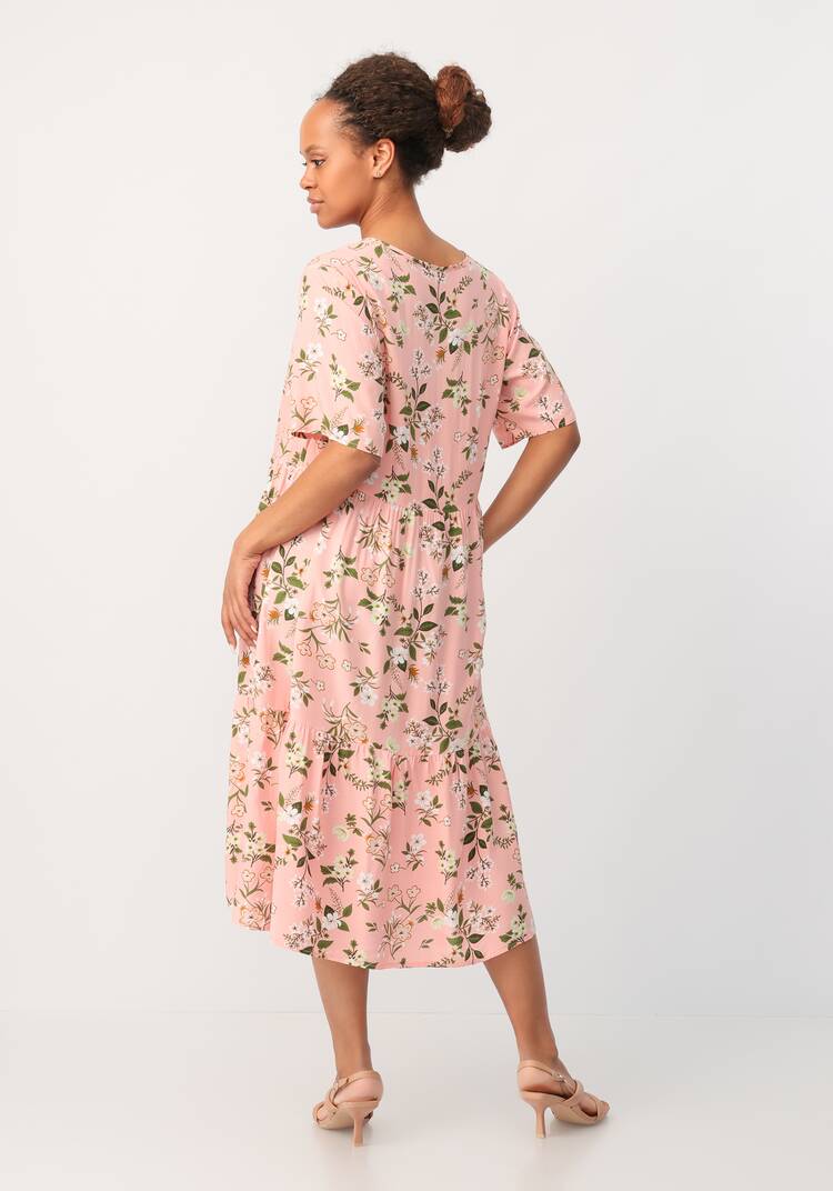 Платье с отрезной талией и коротким рукавом шир.  750, рис. 27