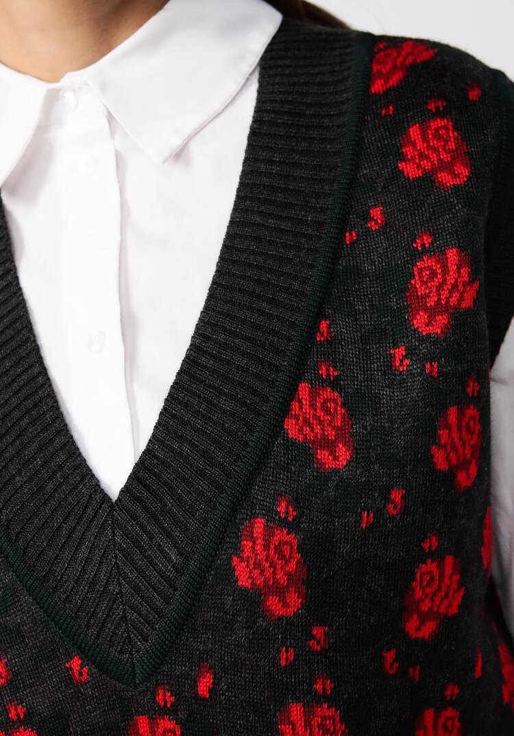 Жилет женский с цветочным рисунком шир.  750, рис. 38