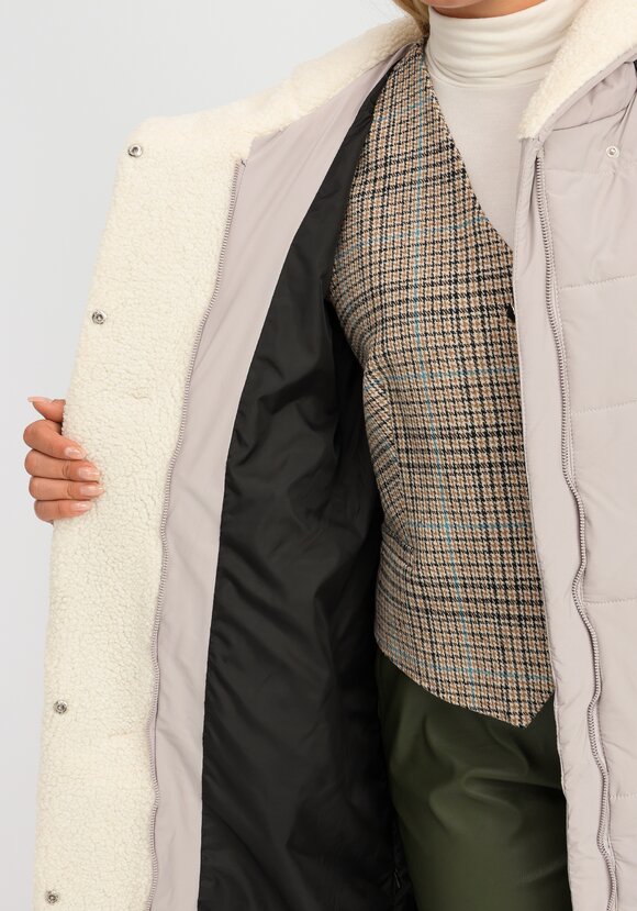 Пальто с капюшоном из меха шир.  580, рис. 30