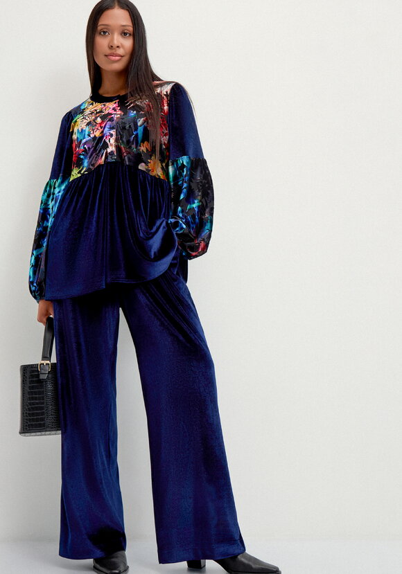 Блуза свободного кроя  с цветочными вставками шир.  580, рис. 10