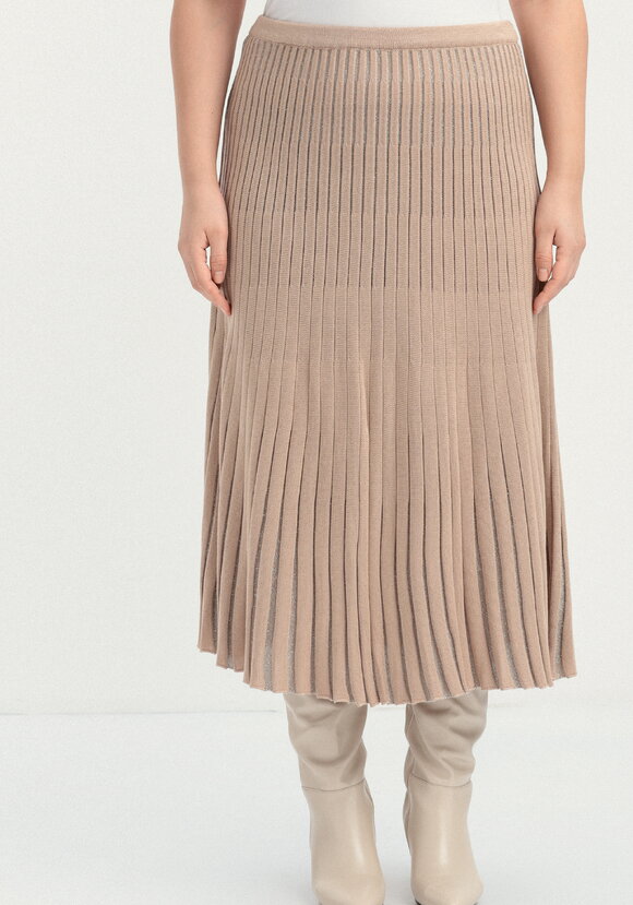 Юбка фактурная в вертикальную полоску шир.  580, рис. 14