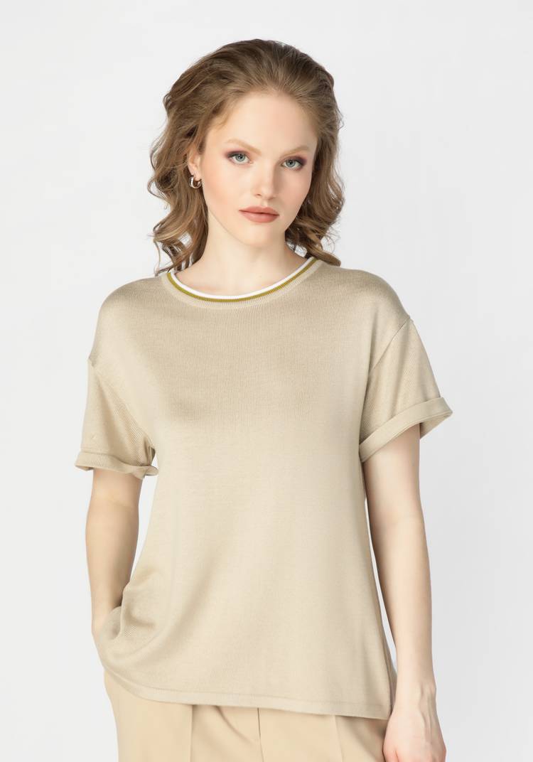 Футболка с отделкой по горловине шир.  750, рис. 7