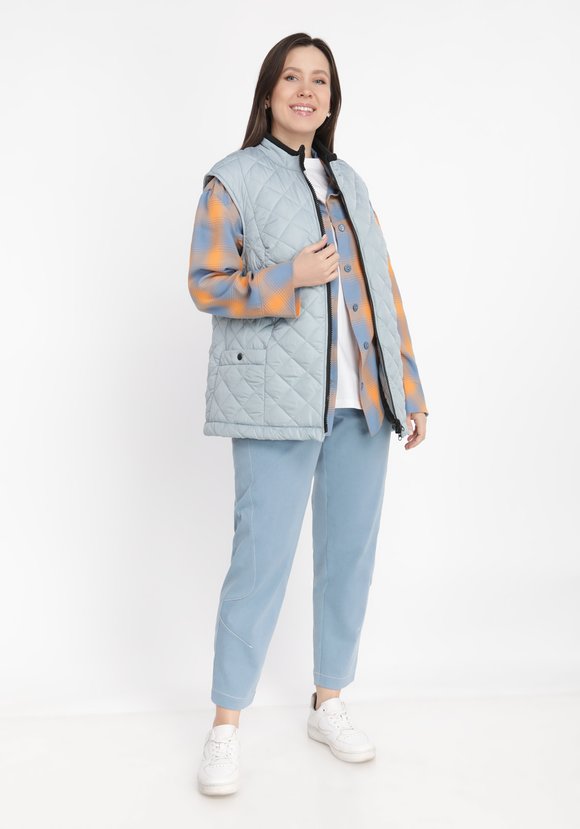 Жилет стеганый с карманами на кнопке шир.  580, рис. 2