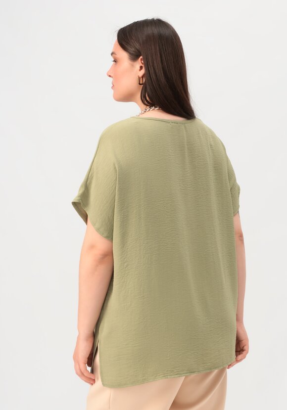 Блуза базовая со спущенной линией плеча шир.  580, рис. 35