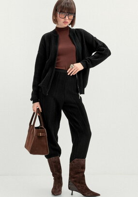 Брюки джоггеры с фактурным рисунком