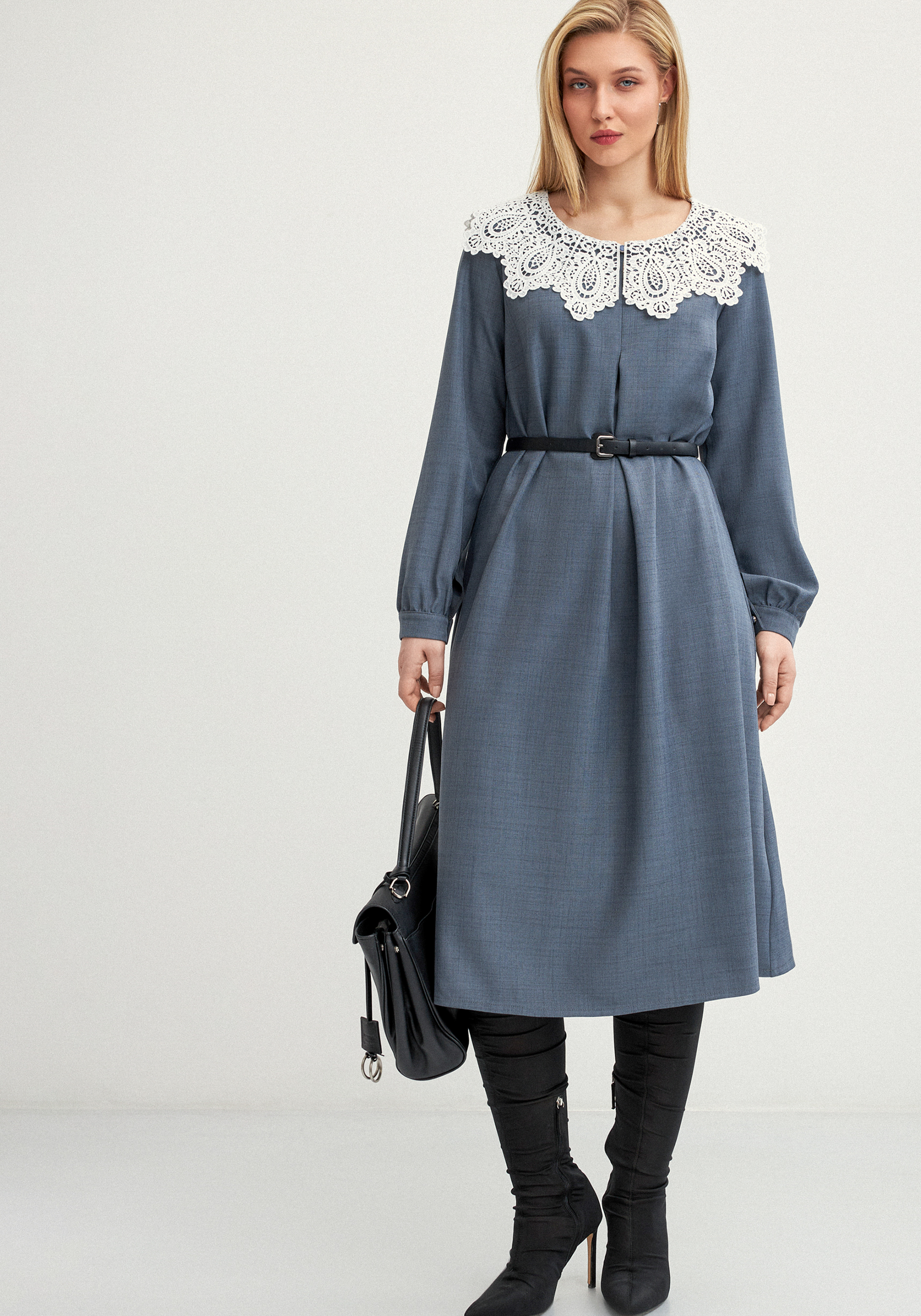 Платье свободного кроя с кружевным воротником 1599₽