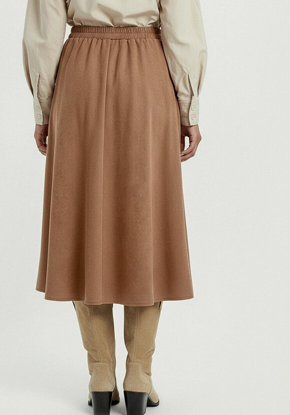 Юбка А-силуэта из эко-замши, на резинке шир.  580, рис. 11