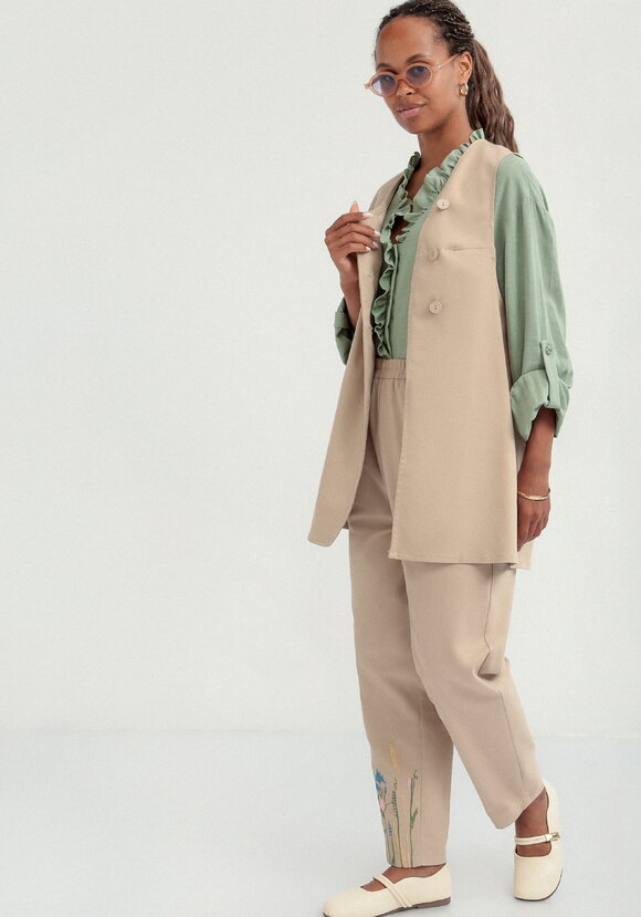 Блуза с рюшей по борту и горловине шир.  580, рис. 23