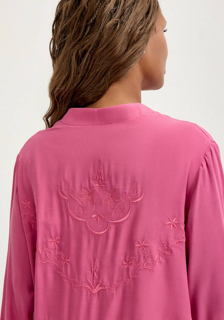 Рубашка с вышивкой на кокетке шир.  750, рис. 31