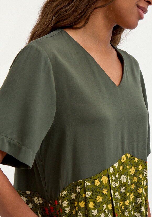 Платье  из комбинированной ткани с принтом шир.  580, рис. 6