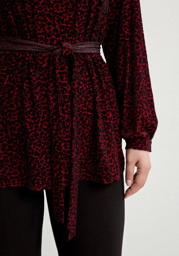 Блуза с фактурным рисункoм шир.  580, рис. 13