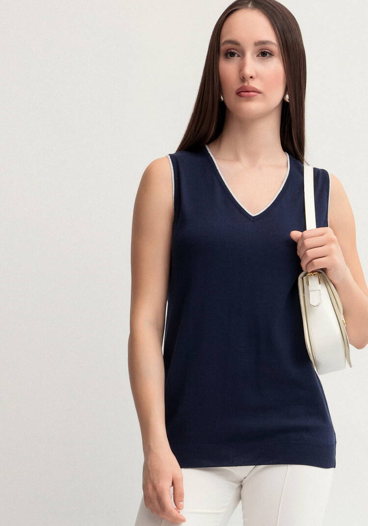 Топ с V-образным вырезом шир.  750, рис. 1