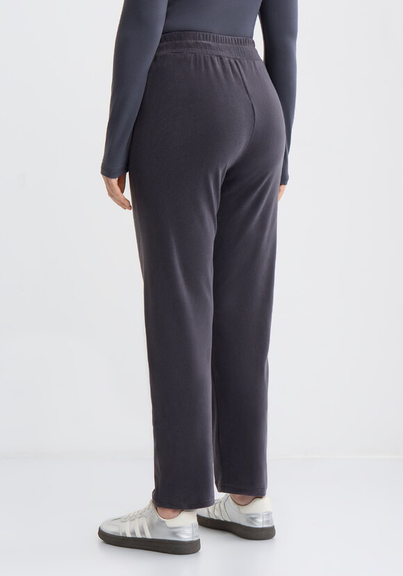 Брюки велюровые прямые на резинке по поясу шир.  580, рис. 33