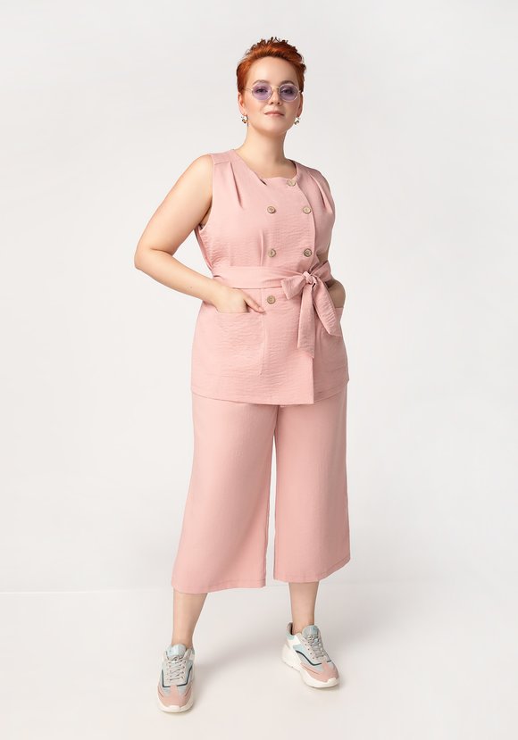 Жилет двубортный под пояс шир.  580, рис. 17