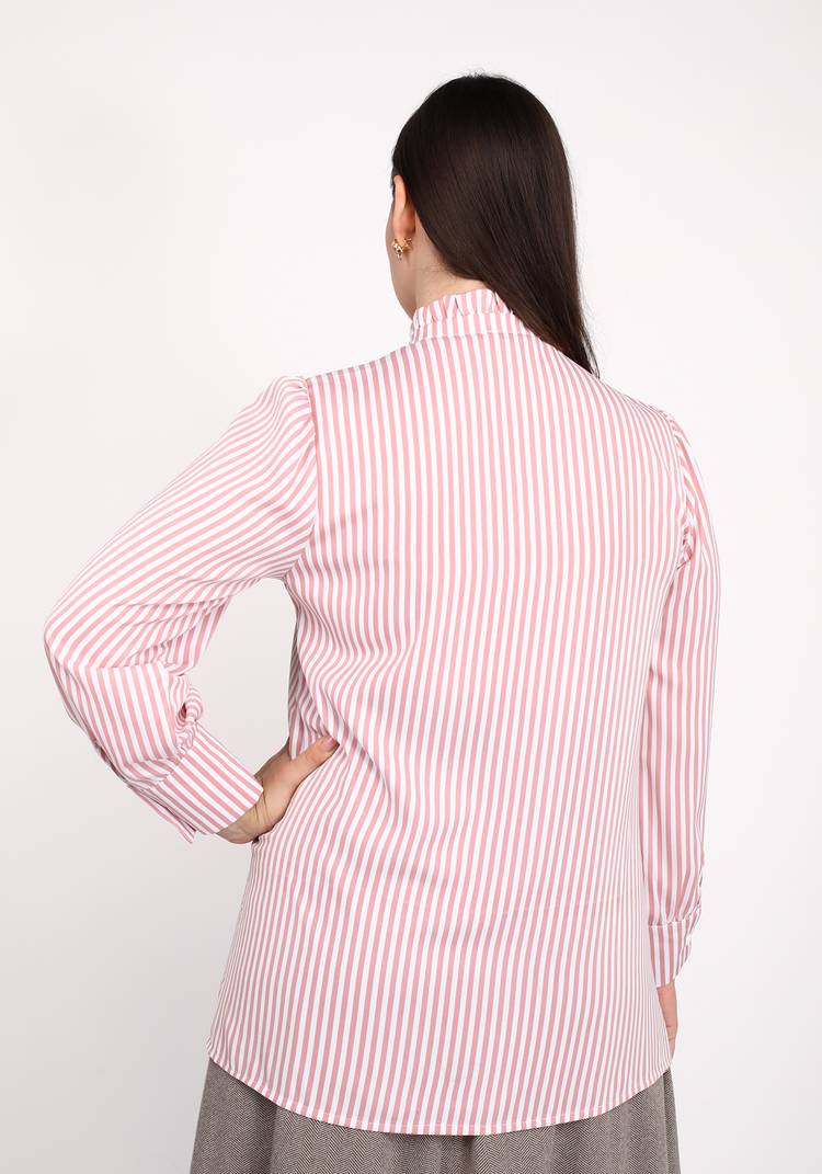 Блуза с эффектным воротником-стойка шир.  750, рис. 10