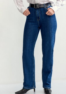 Джинсы прямые с принтом на кармане