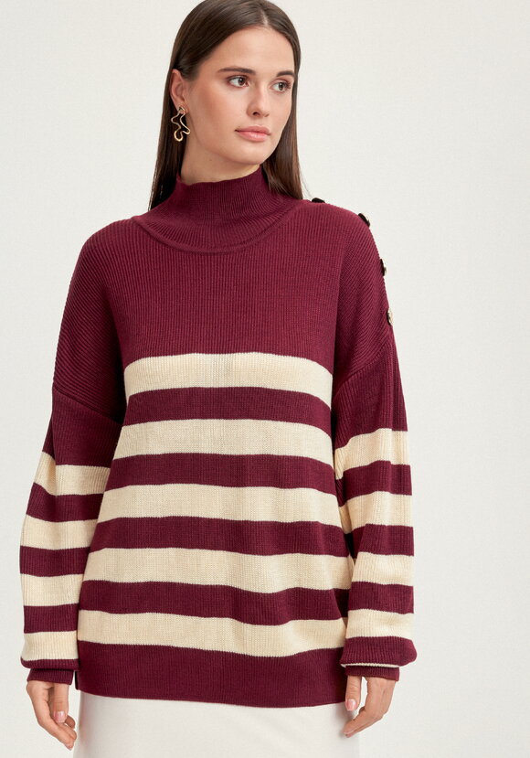 Джемпер с декоративными пуговицами в полоску шир.  580, рис. 4