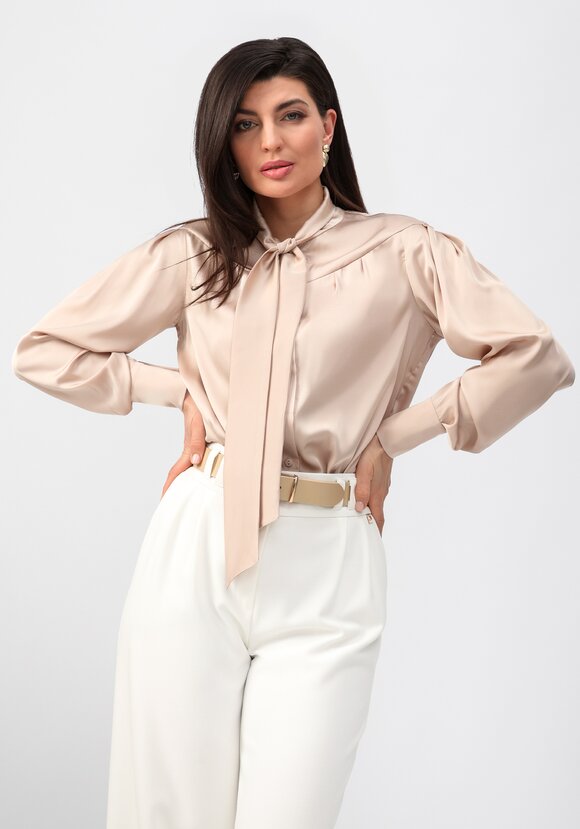 Блуза прямого силуэта с бантом шир.  580, рис. 47