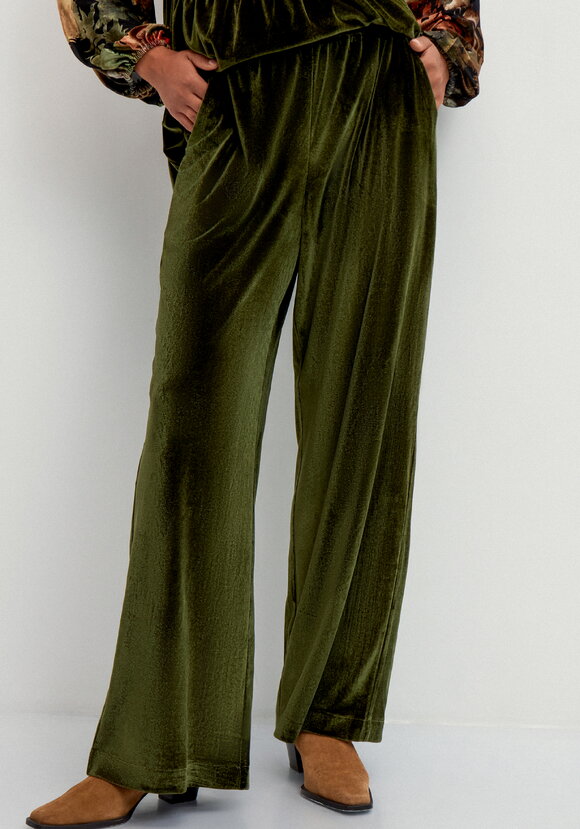 Брюки из велюра на резинке по поясу шир.  580, рис. 8