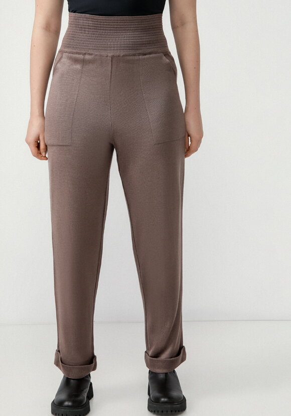 Брюки зауженные книзу шир.  580, рис. 29