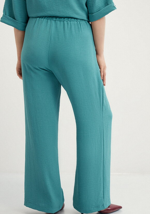 Костюм брючный с лаконичным принтом шир.  580, рис. 15