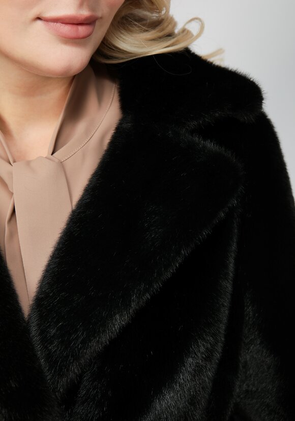 Пальто из искусственного меха с поясом шир.  580, рис. 14