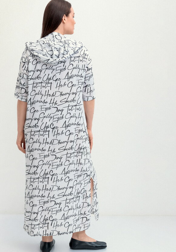 Платье-футболка с капюшоном шир.  580, рис. 19