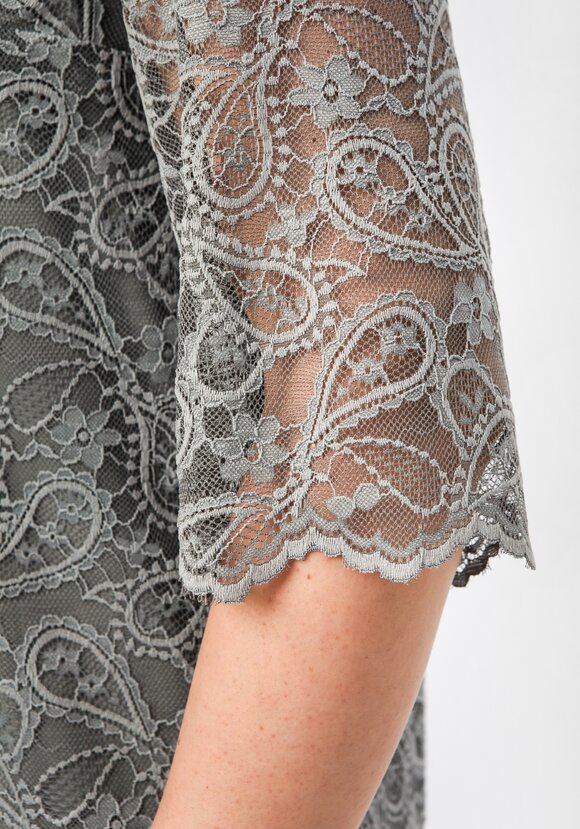 Платье из эластичного гипюра шир.  580, рис. 12