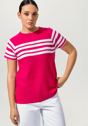 Джемпер с контрастными полосами на груди