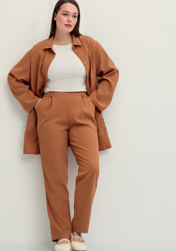 Брюки прямого кроя на резинке по поясу шир.  580, рис. 22