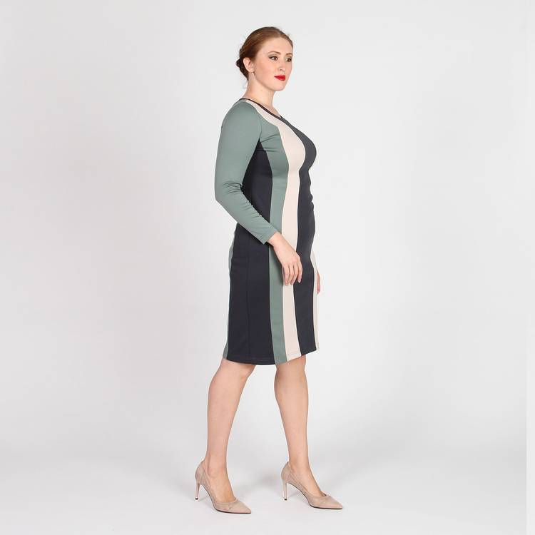 Платье с вертикальными контрастными вставками шир.  750, рис. 9