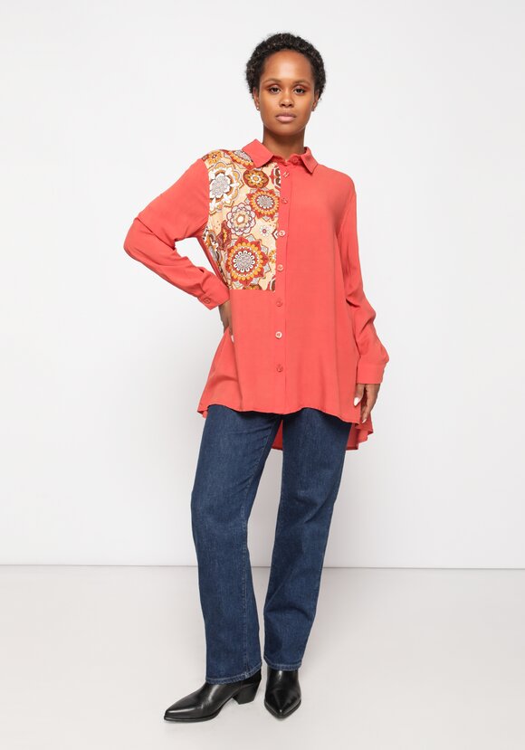 Рубашка оверсайз с декоративной отделкой шир.  580, рис. 2