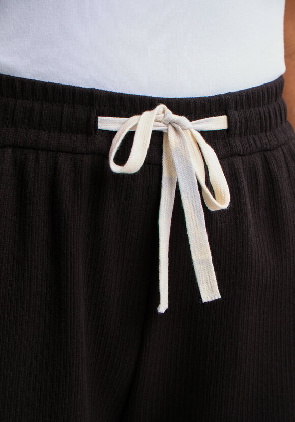 Брюки прямые от бедра на резинке шир.  580, рис. 23