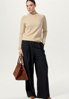 Джемпер с высоким воротником