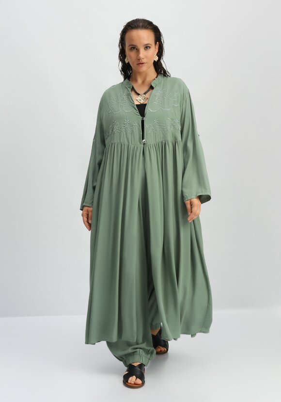 Рубашка удлиненная с вышивкой на кокетке шир.  580, рис. 10