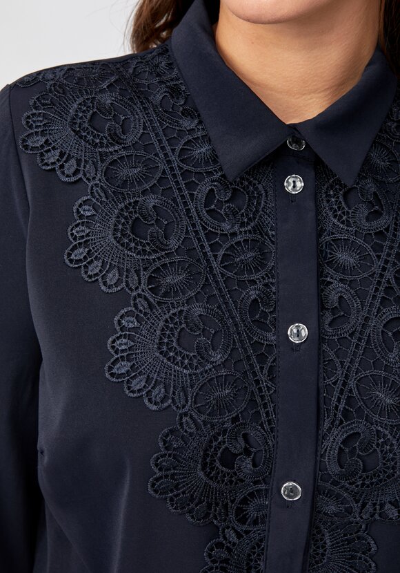 Блуза прямого кроя с ажурным кружевом шир.  580, рис. 34