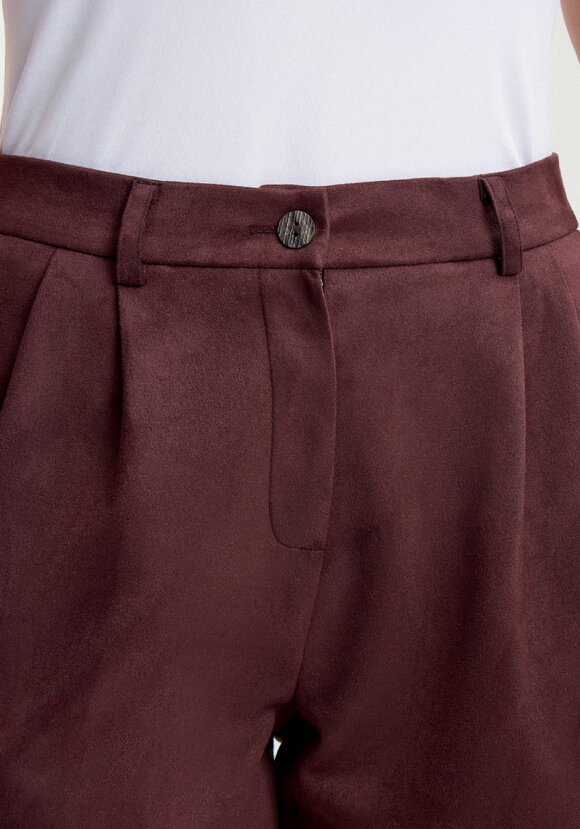 Брюки замшевые, прямые с комфортным поясом шир.  580, рис. 5