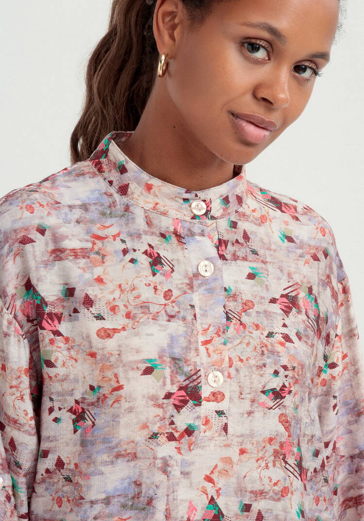 Блуза оригинального кроя с воротом стойка шир.  750, рис. 6