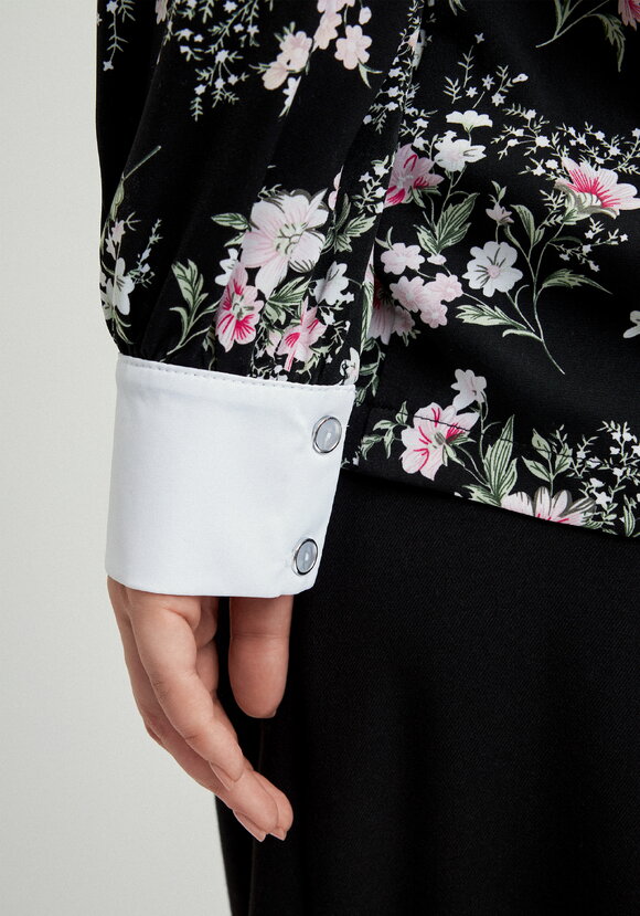 Блуза с контрастным воротникoм шир.  580, рис. 14